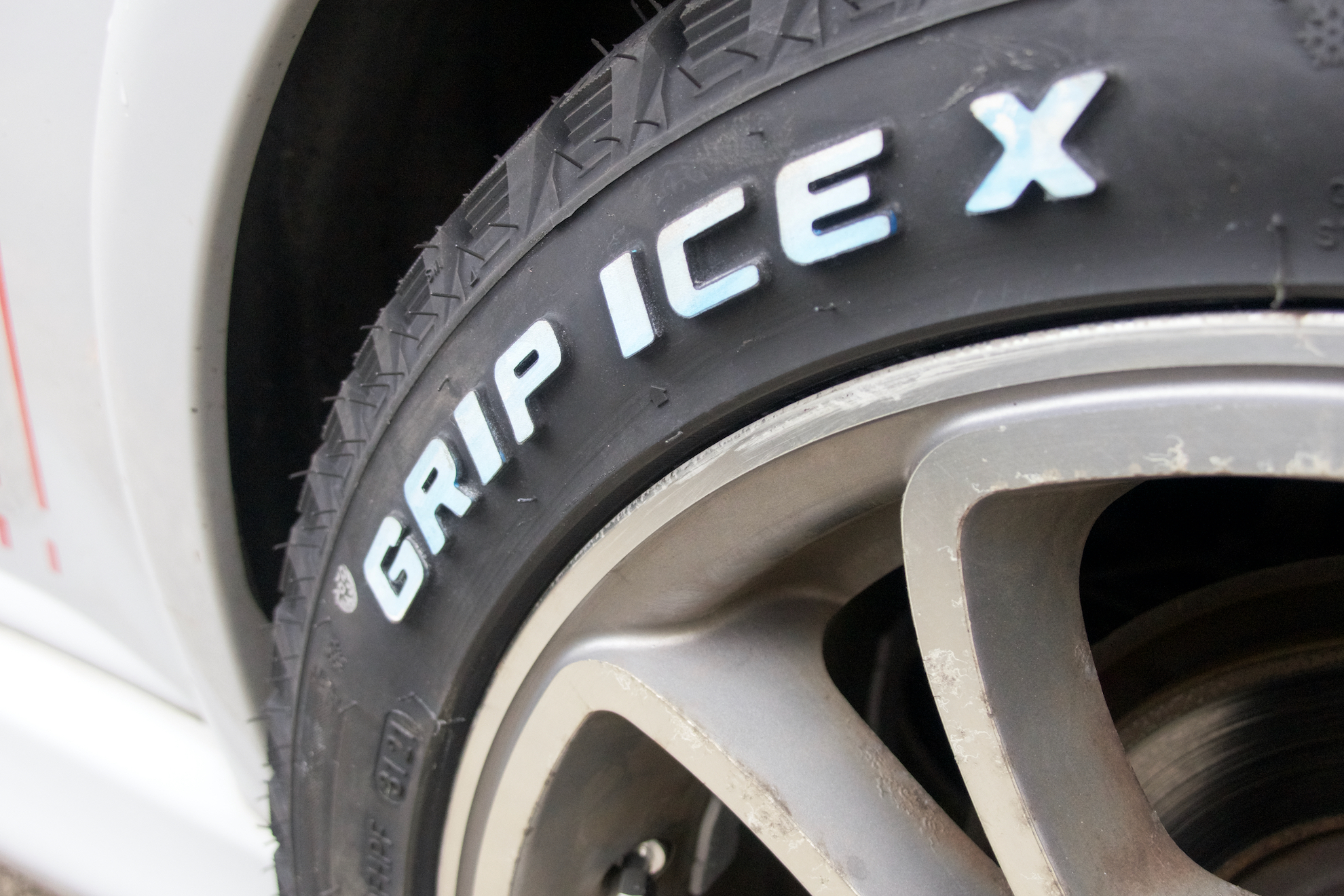 スタッドレスタイヤGRIP MAX “GRIP ICE X”