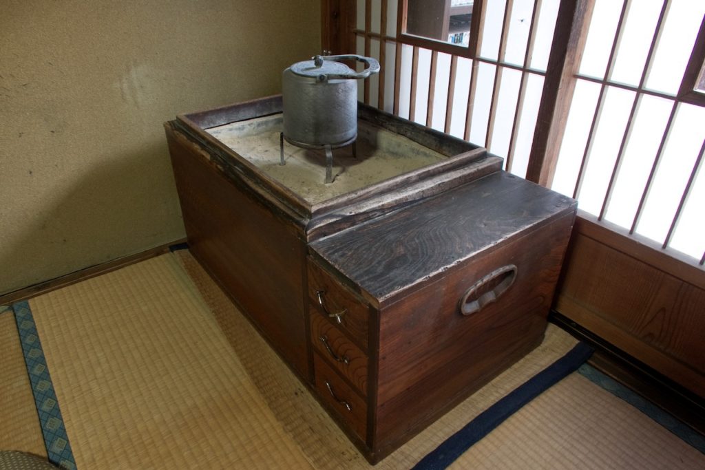 鎌倉温泉・長火鉢